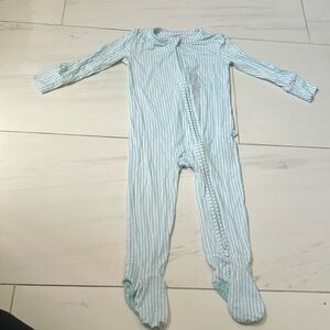 Posh Peanut 18-24 zippered footie (pinstripe blue)
